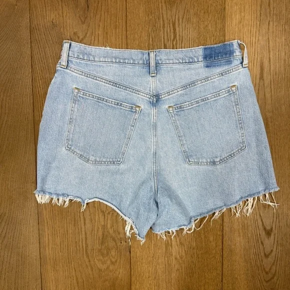 Abercrombie & Fitch The 4" Mom Short High Rise In Light Blue Denim - Picture 3 of 4